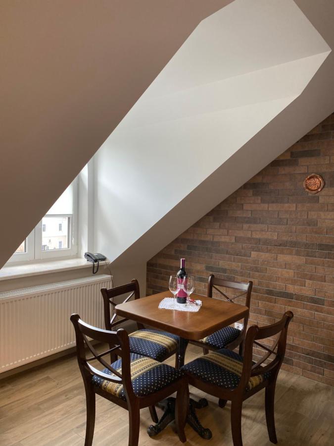Ratusha Craft Rooms Kamianets Podilskyi Bagian luar foto